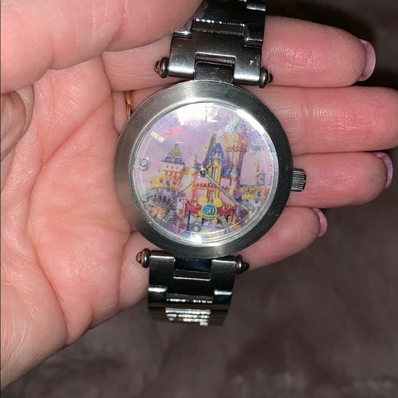 Disneyland watch - Picture 2 of 3